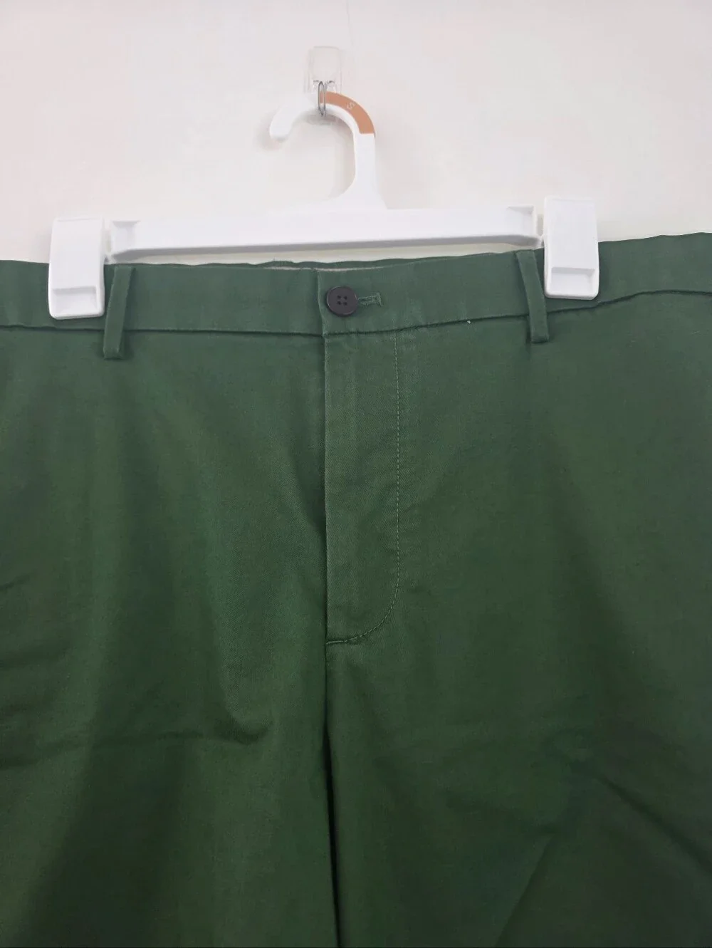 Banana Republic Men's Forest Green Flat-Front Chino Shorts / Size 38 / 9